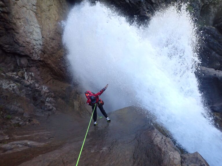cours-canyoning-expert se perfectionner